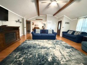 Large Home - Walking Distance to Parkway